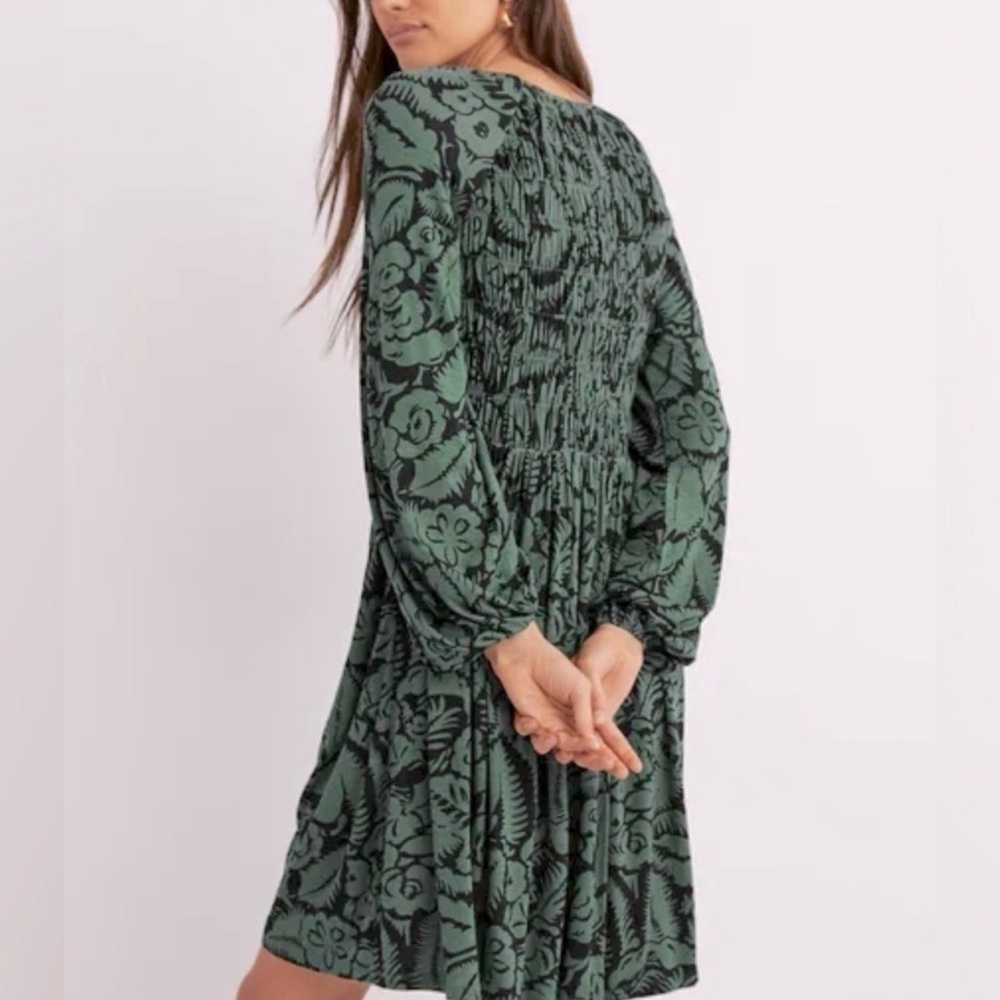 Boden Smocked Bodice Jersey Dress Green Floral Size 6 - Picture 2 of 8